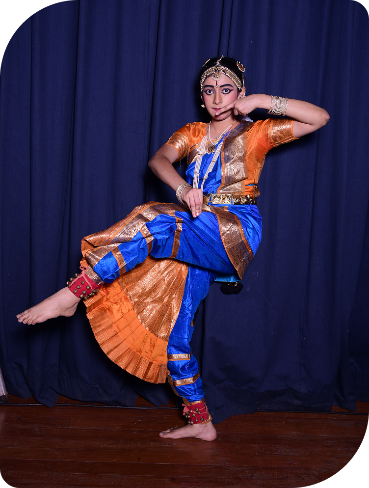 Ballet dancer in elegant pose demonstrating classical technique